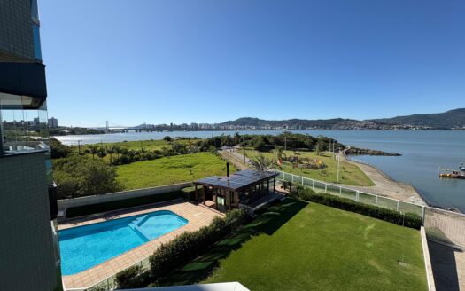 Apartamento vista mar em Coqueiros – 4 suítes